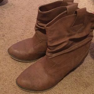 Short cowgirl boots